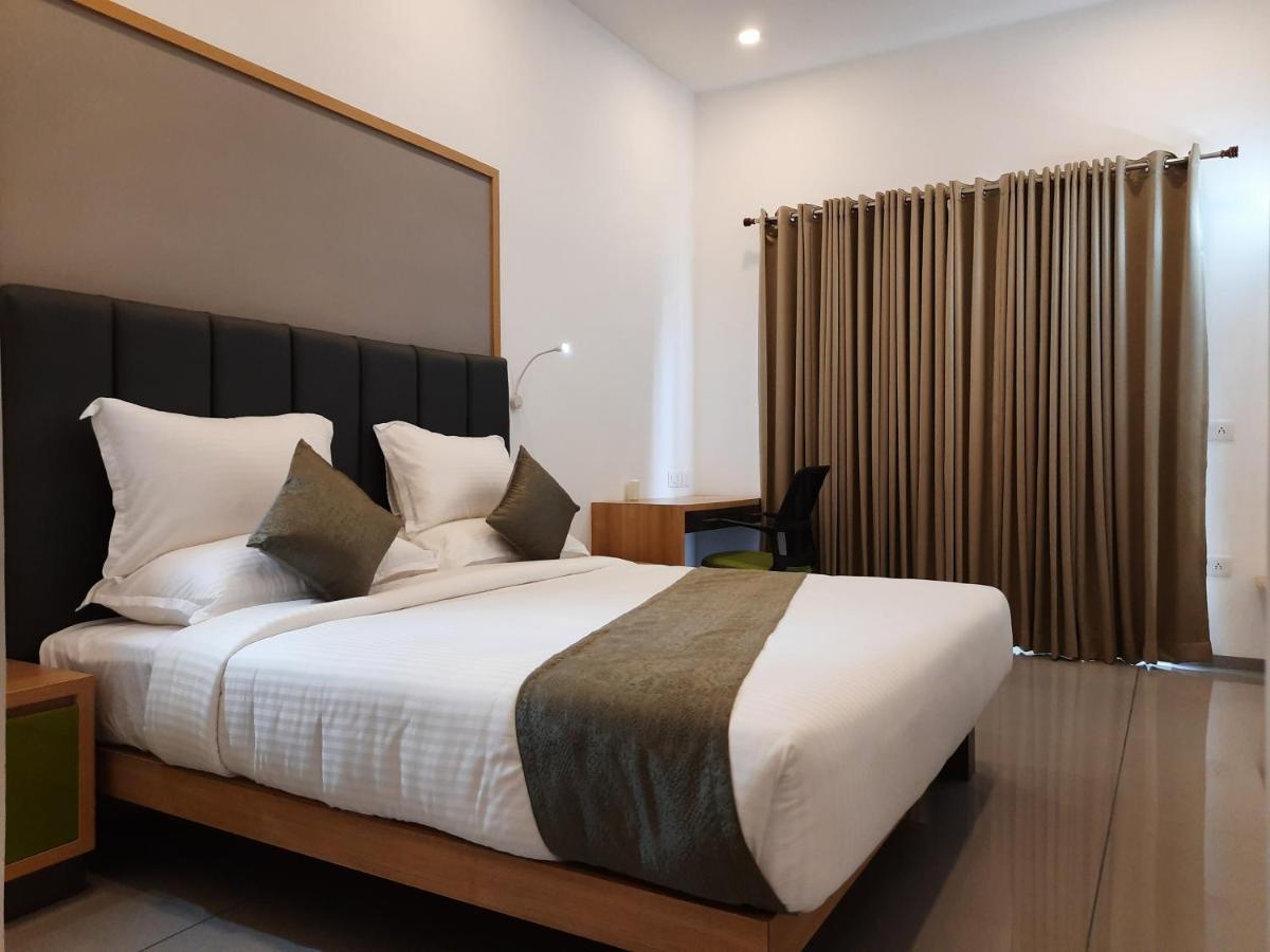 Lago Leisure Resort & Spa Cherai Beach Exterior photo