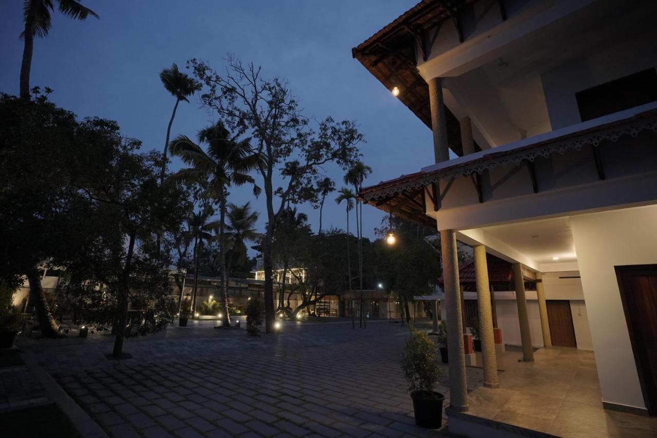 Lago Leisure Resort & Spa Cherai Beach Exterior photo