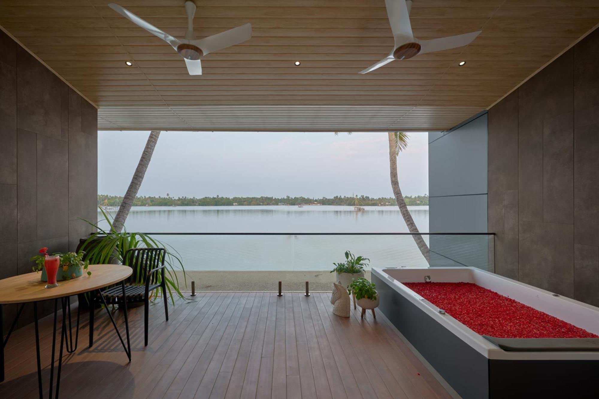 Lago Leisure Resort & Spa Cherai Beach Exterior photo